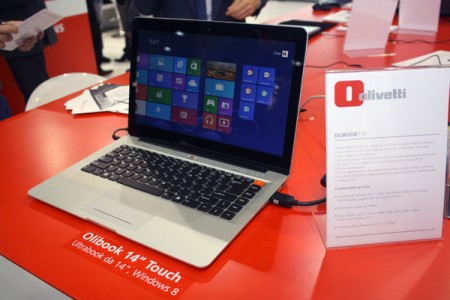 Фото - Экран лэптопа Olivetti Olibook T14 Touch под управлением ОС Windows 8 распознает до 5 прикосновений одновременно